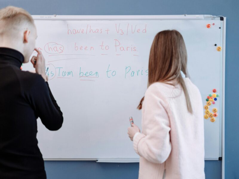 Comunicare senza confini: corsi di lingua inglese, francese, tedesco per il lavoro e la vita